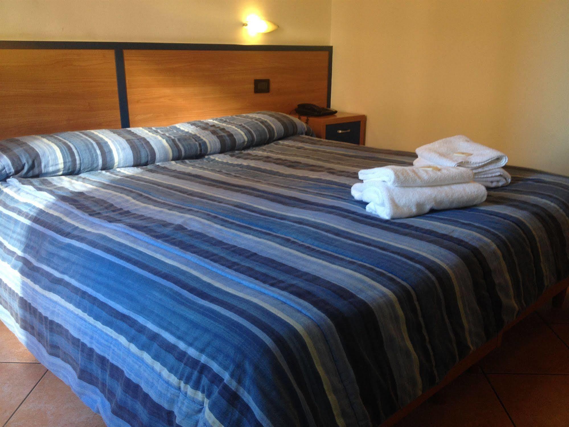 Hotel Iride Stazione Lambrate Citta Studi Mediolan Zewnętrze zdjęcie